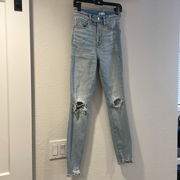 Good American light wash skinny jeans size 26. Very comfortable and stretchy. - Picture 6 of 8
